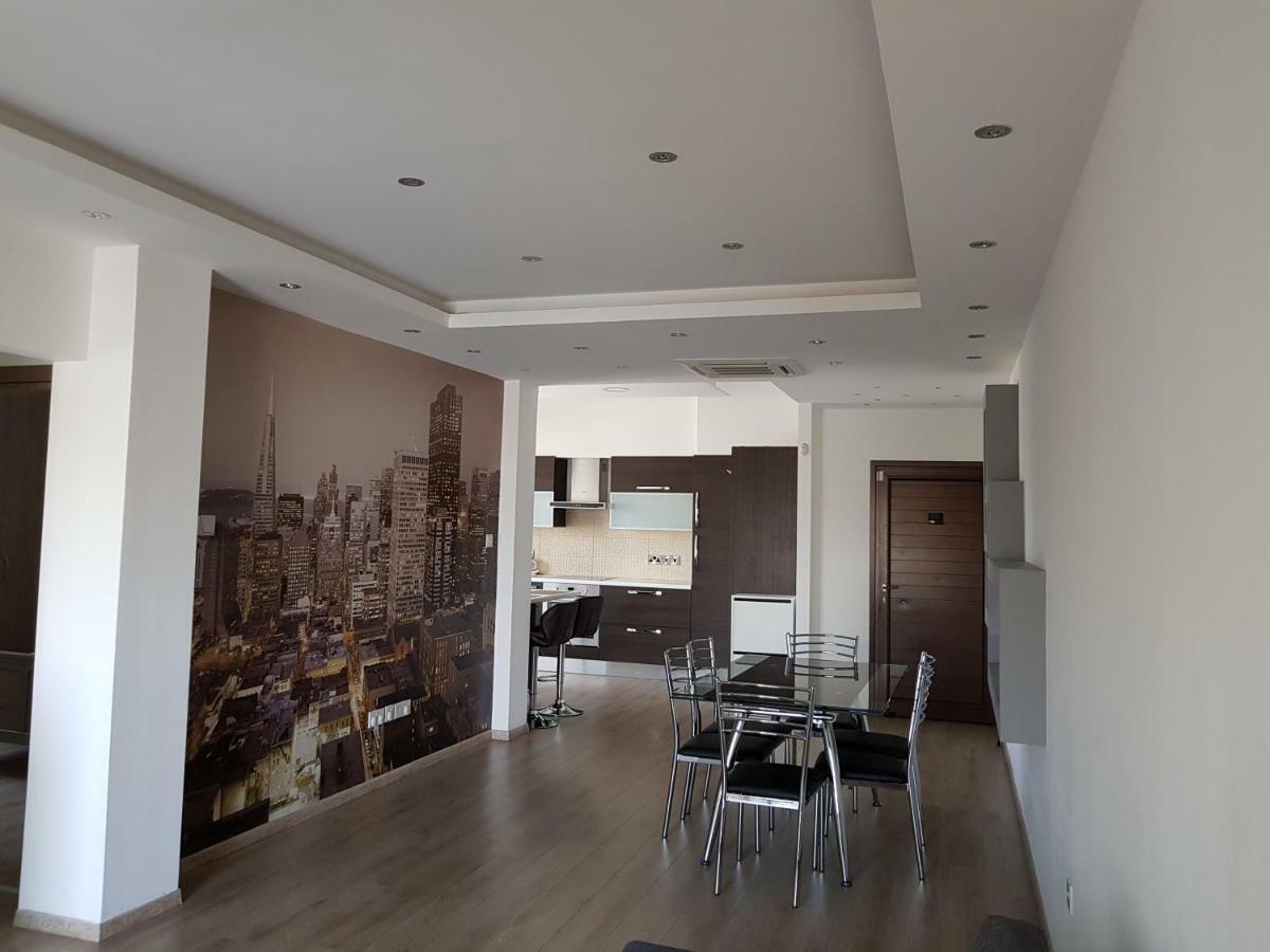 Designer Apartament In Larnaca Apartment Exterior photo